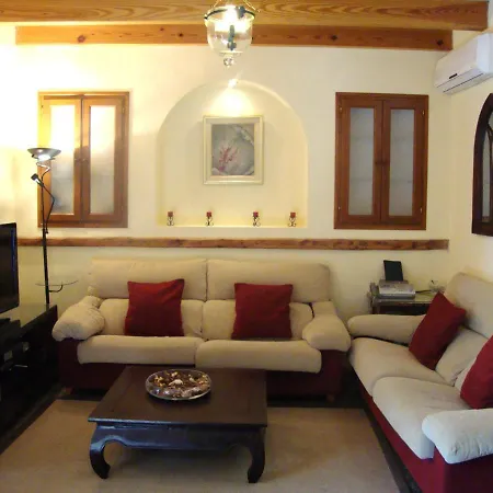 Maria, Bonita Casa Con Jardin Y Piscina Privada En *