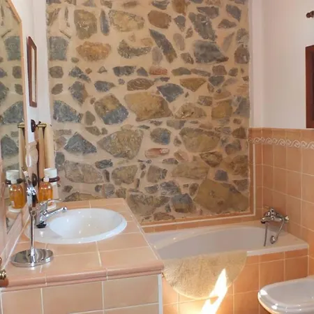 Maria, Bonita Casa Con Jardin Y Piscina Privada En Andratx